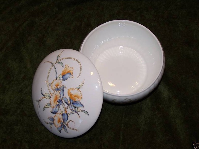 Image 1 of Aynsley **Just Orchids** Trinket Powder Box Bone China