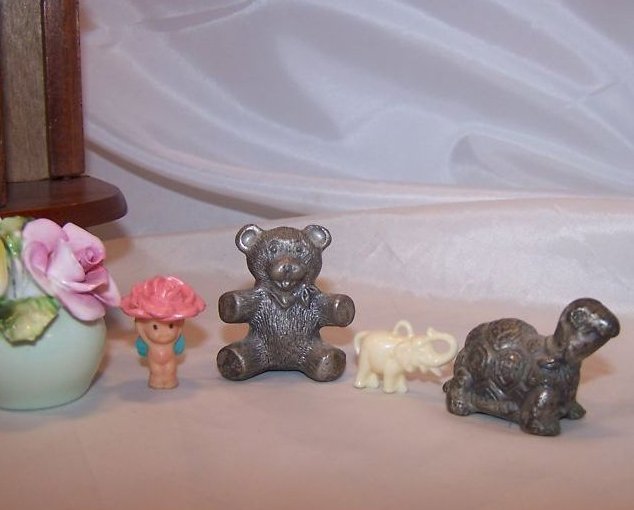 Image 4 of Miniature Curio Cabinet w Knick Knacks, Radnor Flowers