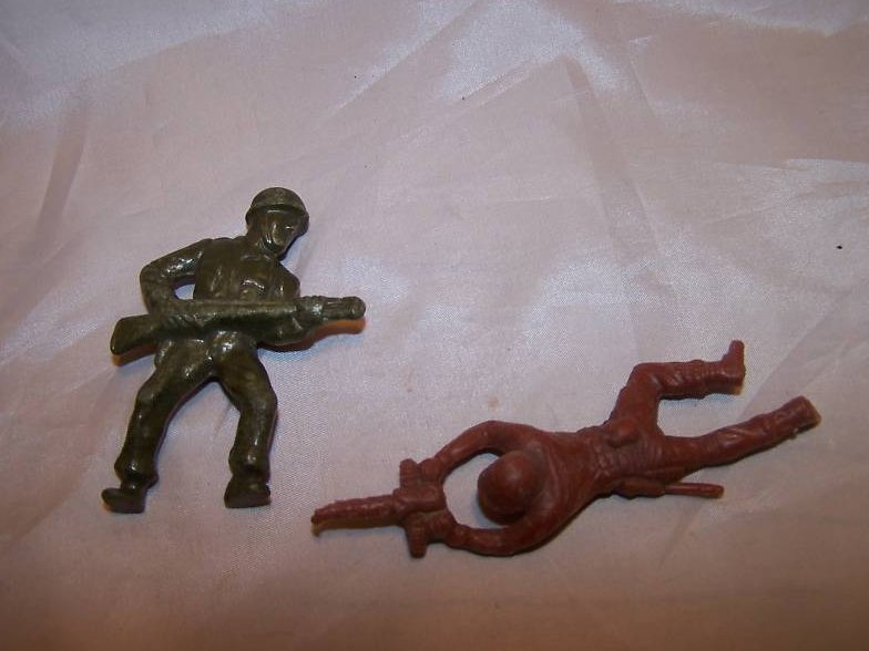 Toy Plastic Soldiers, One Green, One Brown, w Guns