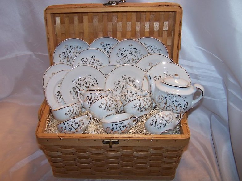 Childs 24 Piece Tea Set with Basket, Japan