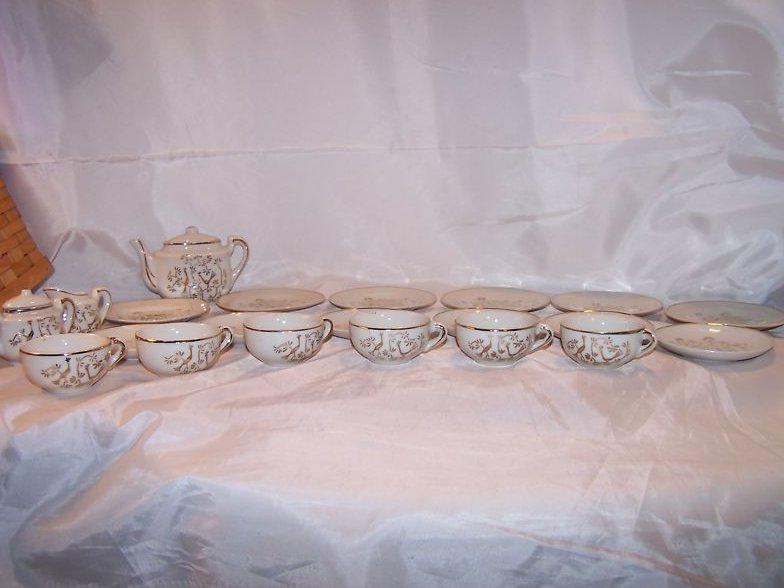 Image 2 of Childs 24 Piece Tea Set with Basket, Japan