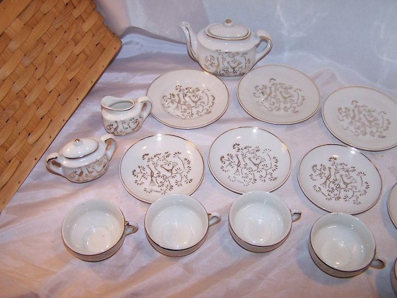 Image 4 of Childs 24 Piece Tea Set with Basket, Japan