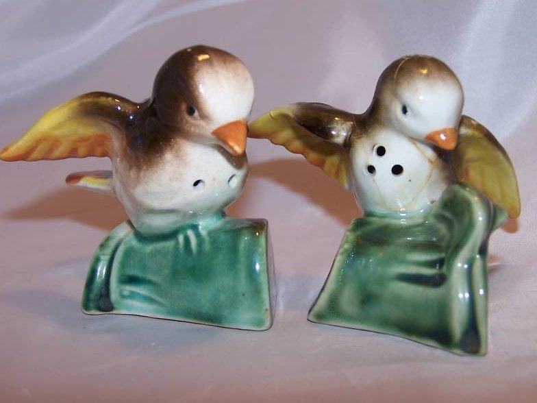 3 Piece Swan Salt, Pepper Shakers Shaker Set, Japan