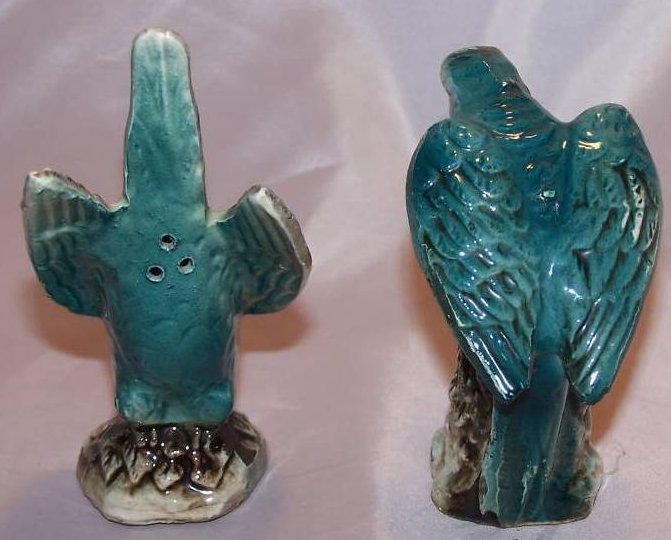 Image 2 of Parakeet Salt and Pepper Shakers Green