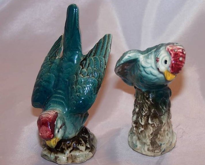 Image 4 of Parakeet Salt and Pepper Shakers Green