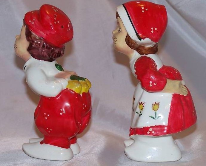 Image 2 of Kissing Dutch Couple Salt and Pepper Shakers Shaker, Japan