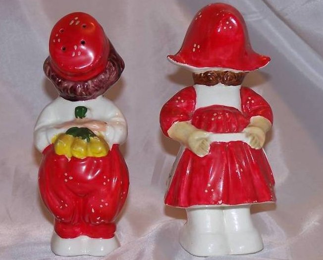 Image 3 of Kissing Dutch Couple Salt and Pepper Shakers Shaker, Japan