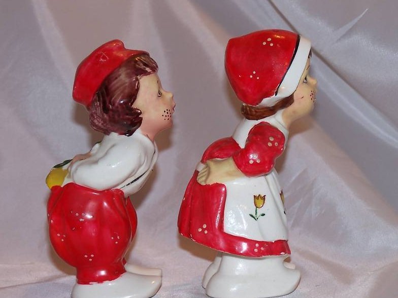 Image 4 of Kissing Dutch Couple Salt and Pepper Shakers Shaker, Japan