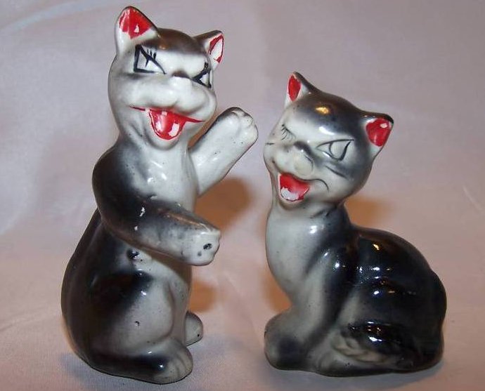 Fighting Cat Kitten Salt and Pepper Shakers Shaker, Japan