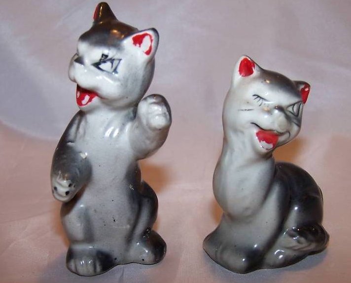 Image 1 of Fighting Cat Kitten Salt and Pepper Shakers Shaker, Japan