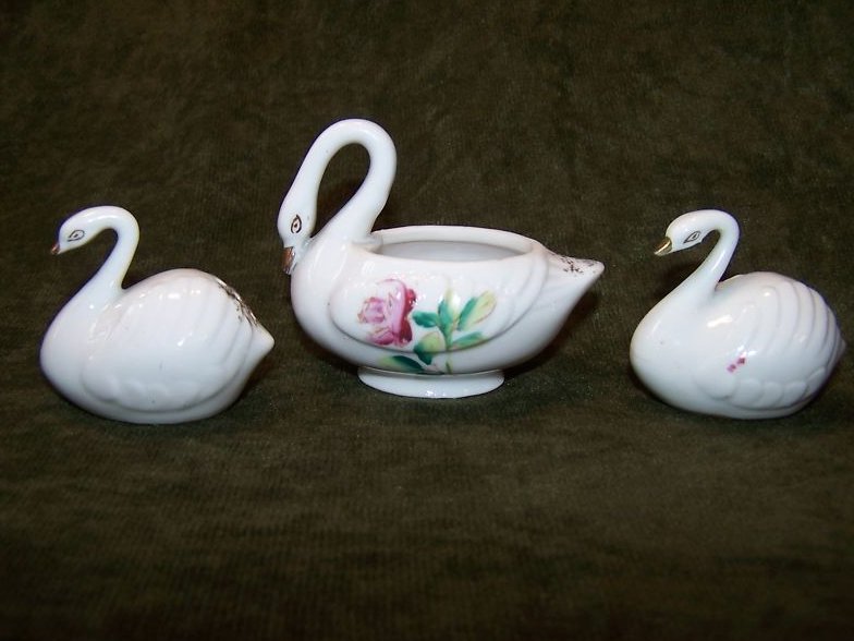 Image 2 of 3 Piece Swan Salt, Pepper Shakers Shaker Set, Japan