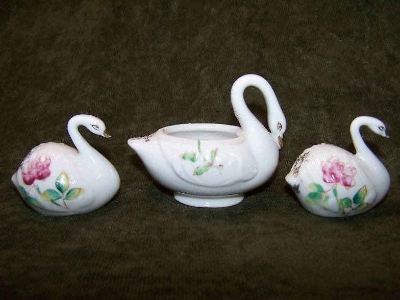 Image 4 of 3 Piece Swan Salt, Pepper Shakers Shaker Set, Japan