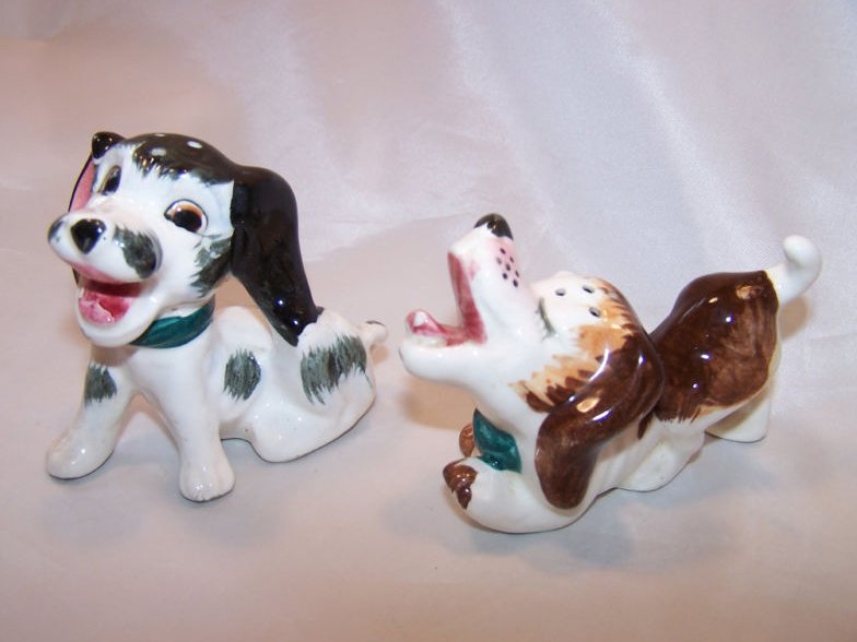 Singing Pups, Dogs Salt and Pepper Shakers Shaker Japan