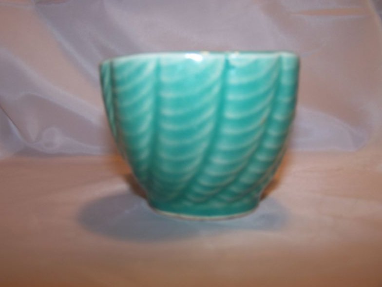 Image 1 of RRP Co. Roseville Pottery Planter, 1208-6 USA