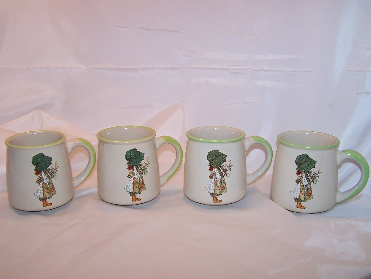 Image 2 of Holly Hobbie 4 Cup Mug Set with Wooden Stand