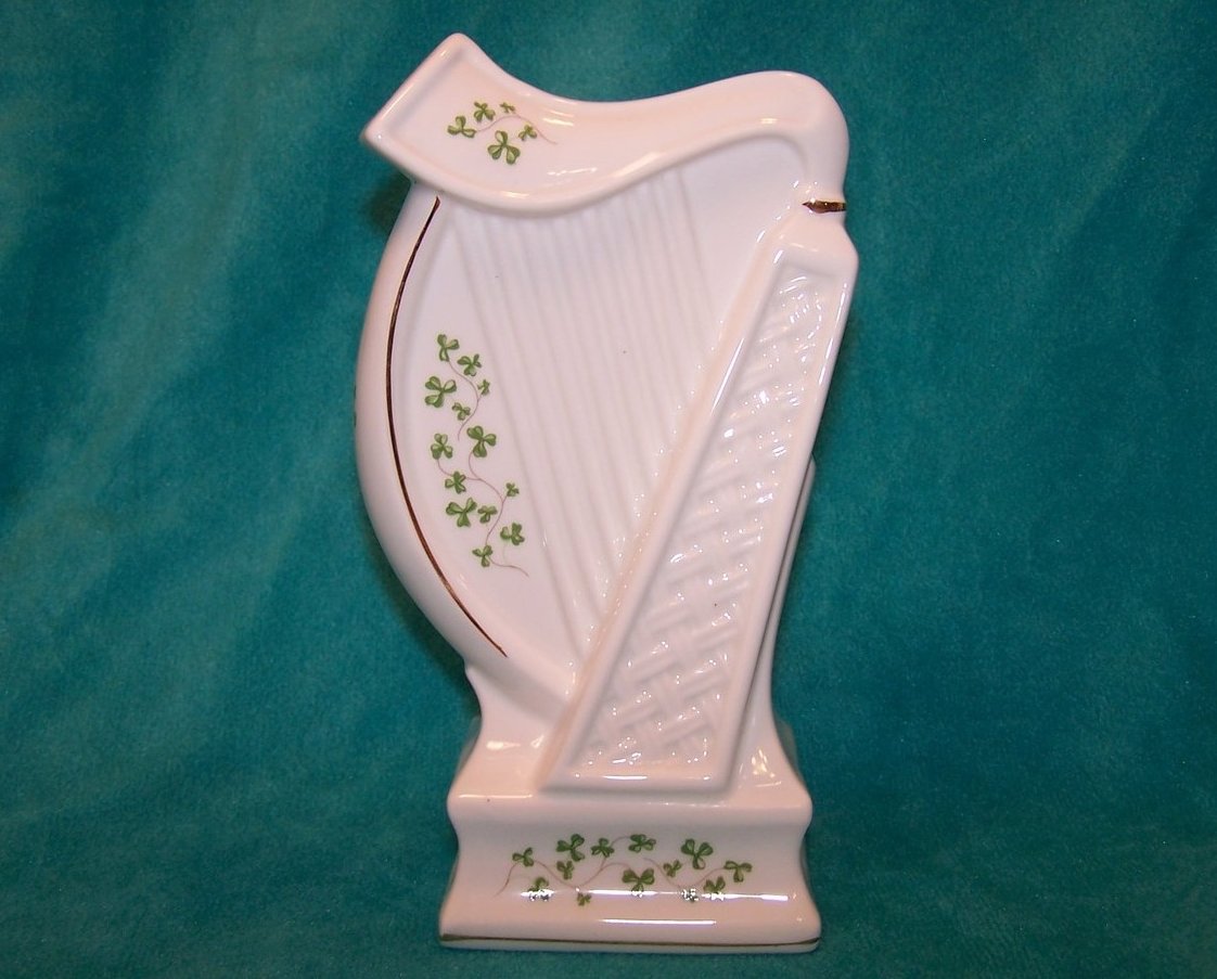 Shamrocks, Gold Highlight Classic Harp, Royal Tara, Ireland