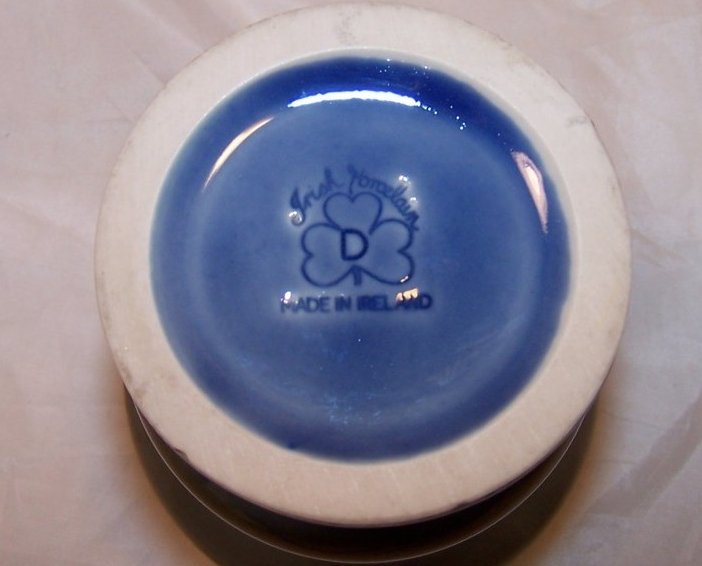 Image 4 of Wade Irish Porcelain Shamrock Vase Urn, Blue and Green