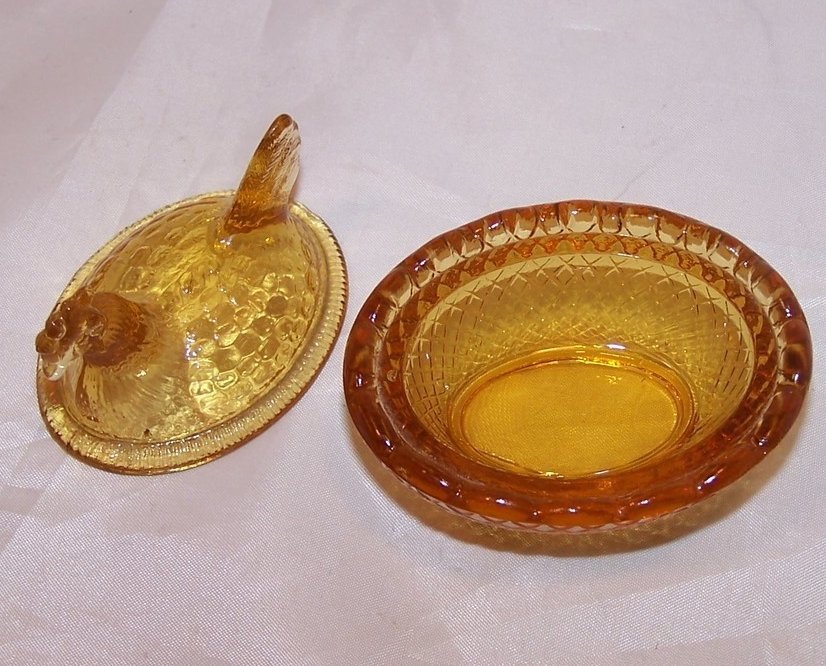 Image 1 of Yellow Glass Chicken Salt Dip Covered Dish, Almost 2 Inches