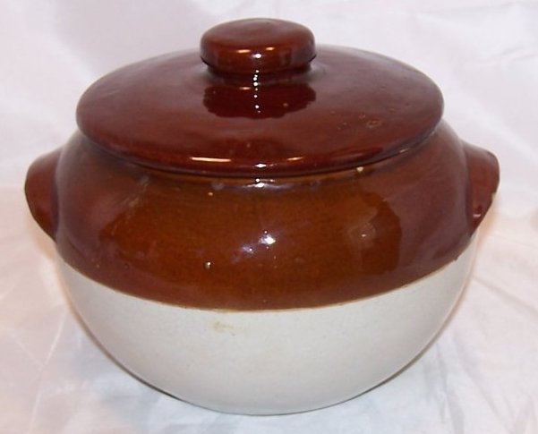 Terrific Two Tone, 10 Cup Lidded Bean Pot, Crock