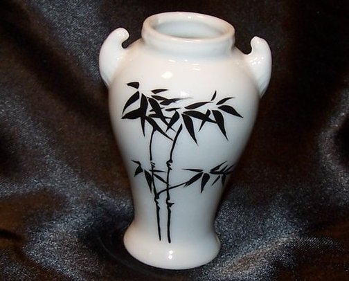 Porcelain Urn Vase w Bamboo Design, Japan Japanese