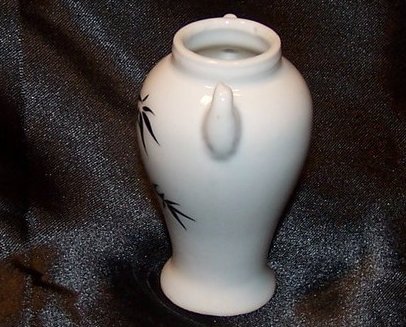 Image 1 of Porcelain Urn Vase w Bamboo Design, Japan Japanese