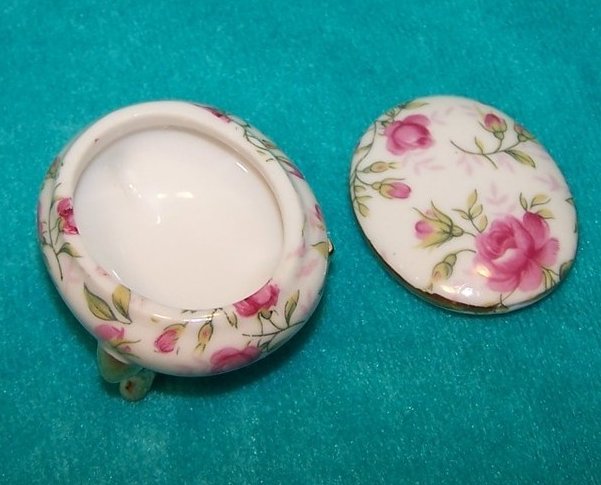 Image 1 of Pink Rose, Rosebud and Gold Pin Dresser Dish w Lid