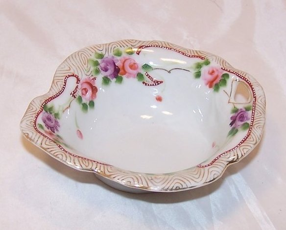 Image 1 of Leaf Shaped Sauce Dish w Roses, Gold Scrollwork, Japan Japanese