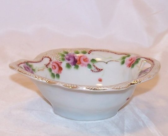 Image 2 of Leaf Shaped Sauce Dish w Roses, Gold Scrollwork, Japan Japanese