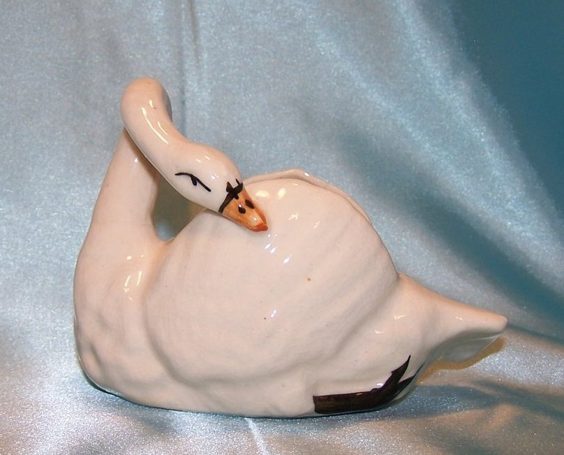 Image 0 of White Swan Planter, 4 Inches Tall, Japan Japanese