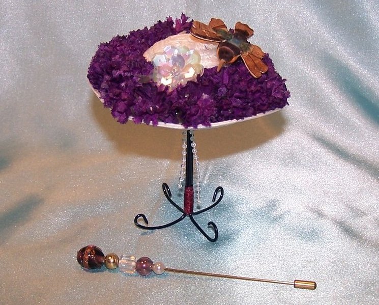 New Woven White Hat w Flowers, Hummingbird, Hat Pin, Stand