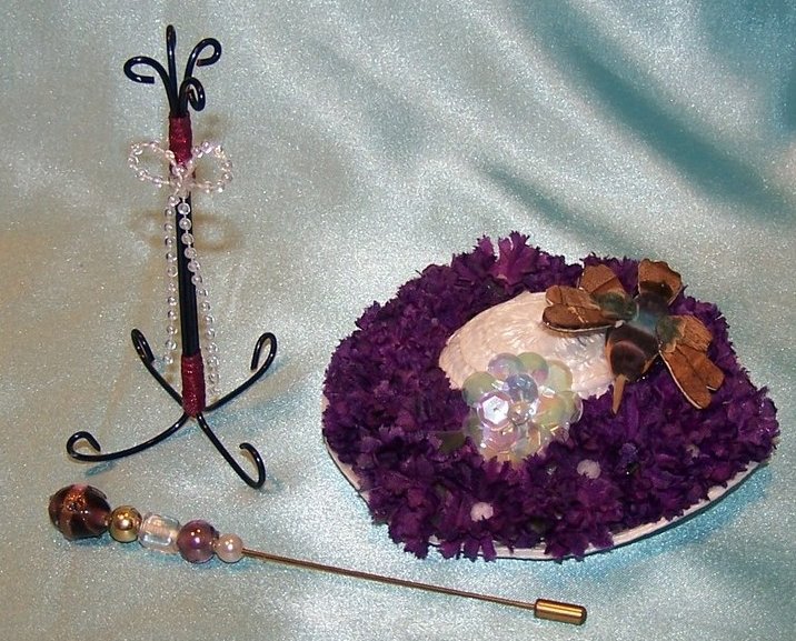 Image 1 of New Woven White Hat w Flowers, Hummingbird, Hat Pin, Stand