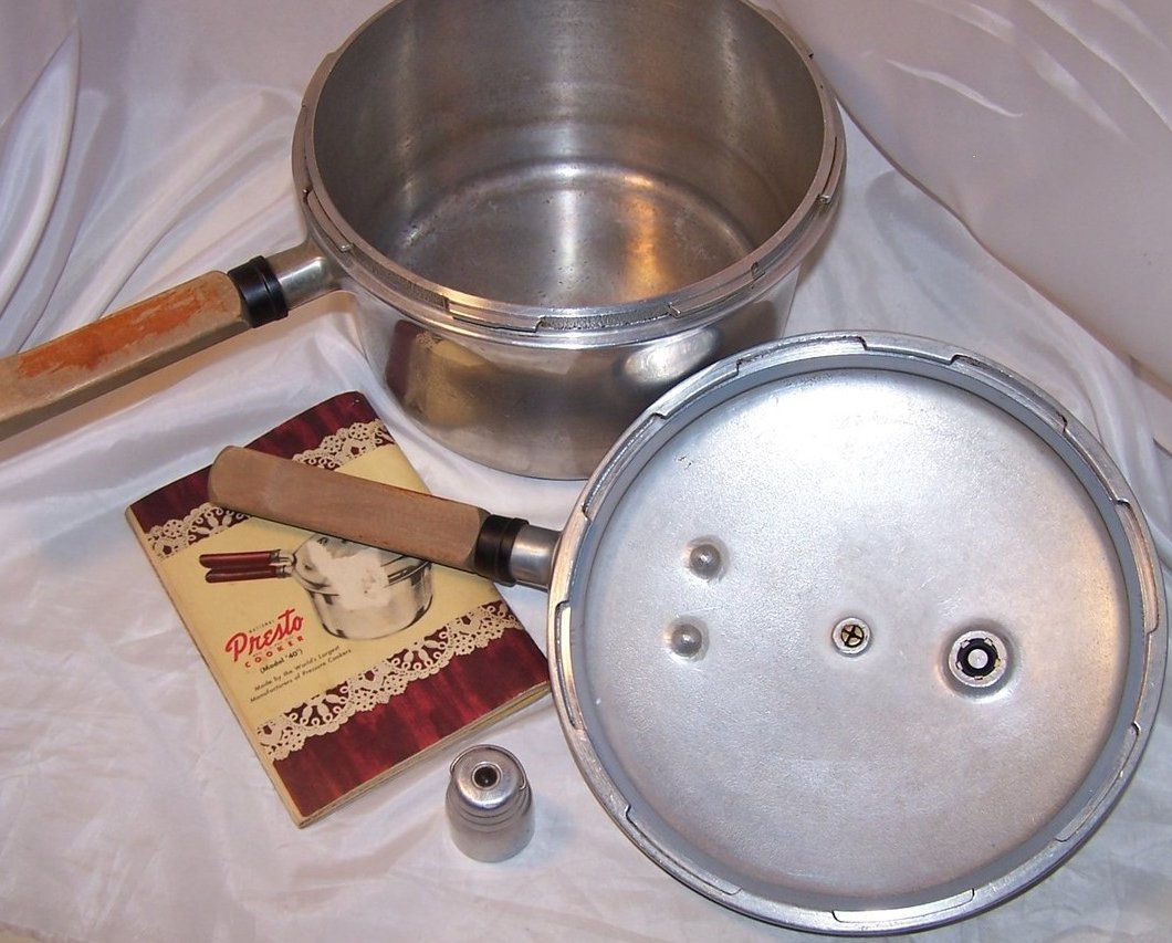 Presto 4 Qt Pressure Cooker w Instruction Recipe Book 1947