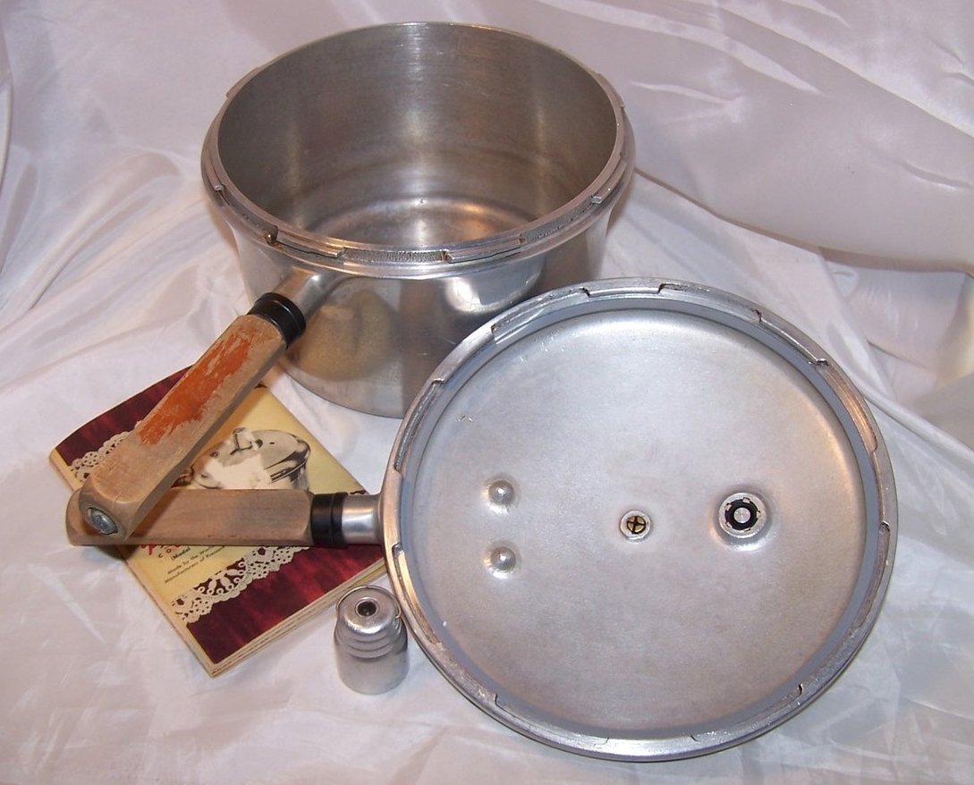 Presto 4 Qt Pressure Cooker w Instruction Recipe Book 1947