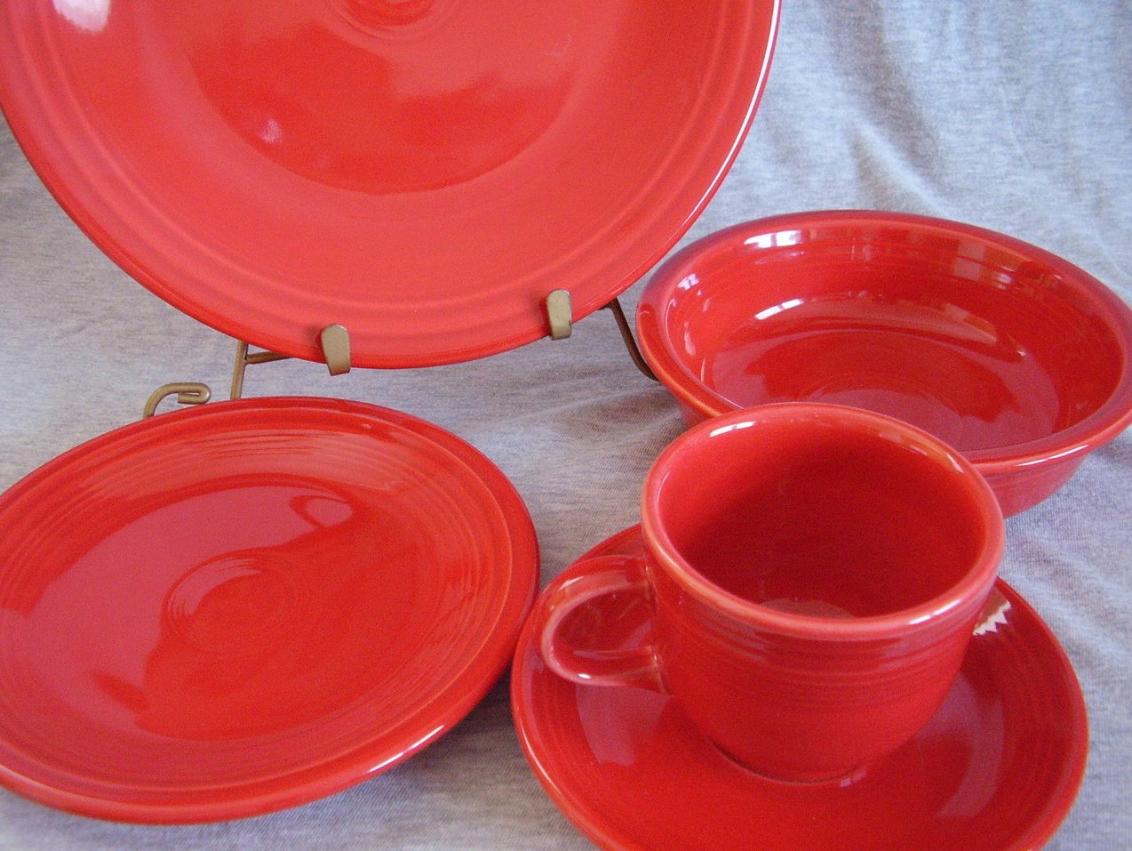 Fiesta Scarlet 5pc Placesetting NIB Fiestaware Contemporary
