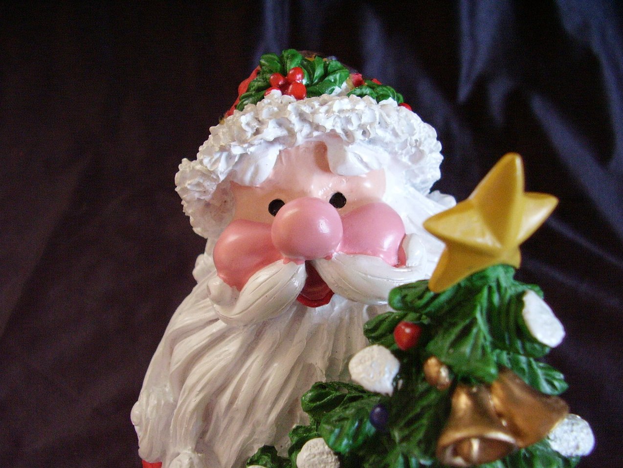 resin santa statue