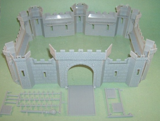 HG Toys Plastic Medieval Castle With Accessories