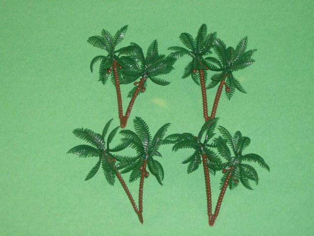 Set Of 4 Plastic Small Double Palm Trees
