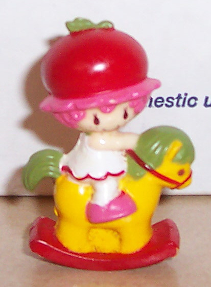 Strawberry ShortCake cherry cuddler mini PVC figure Kenner #2