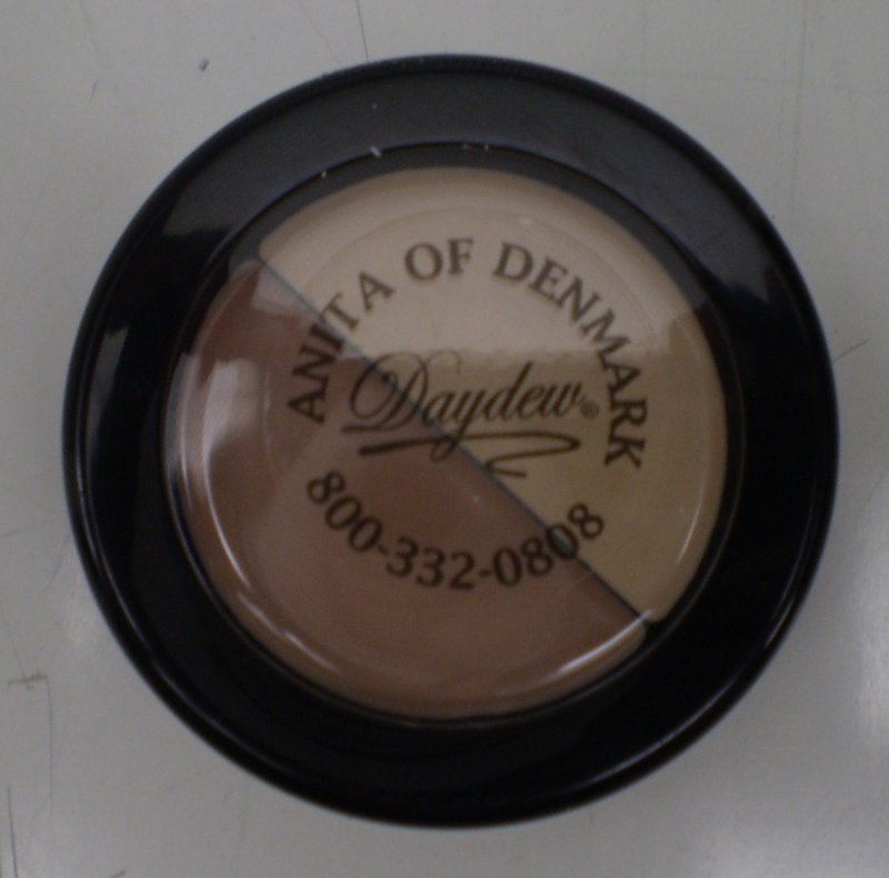 Image 0 of Daydew Touch And Cover Duo 2 In 1 Light Dark Duo