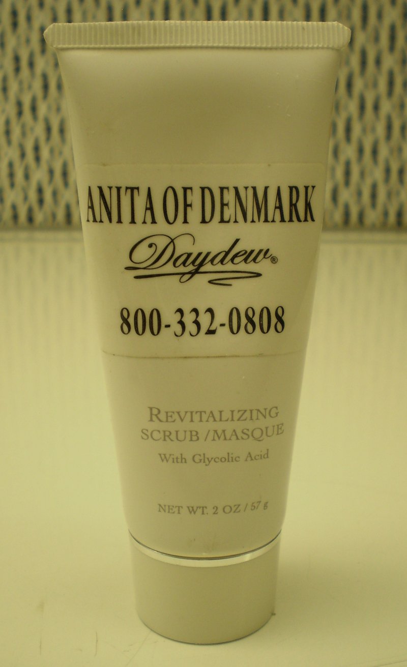 Anita Of Denmark Revitalizing Scrub/Masque With Glycolic Acid 2 oz 