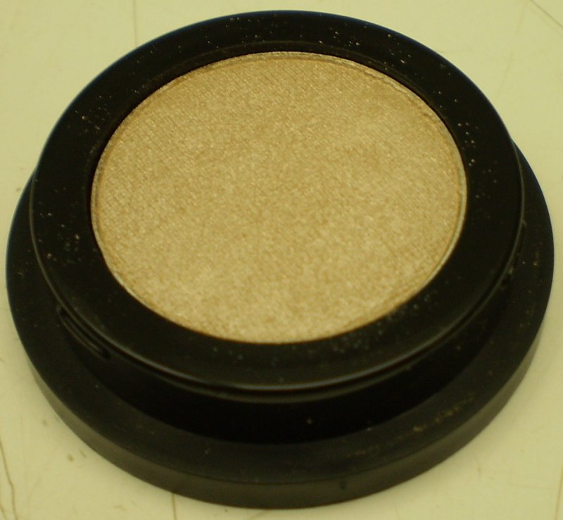 Daydew Mineral Eyeshadow (Shade: Sandstone)