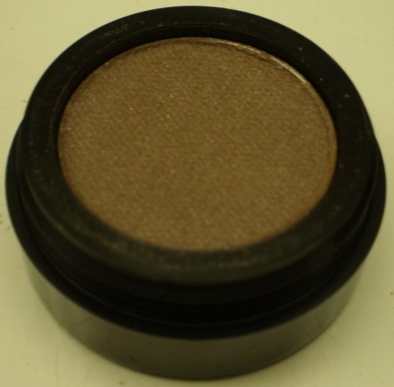 Daydew Pearl Eyeshadow (Shade: Misty Brown)