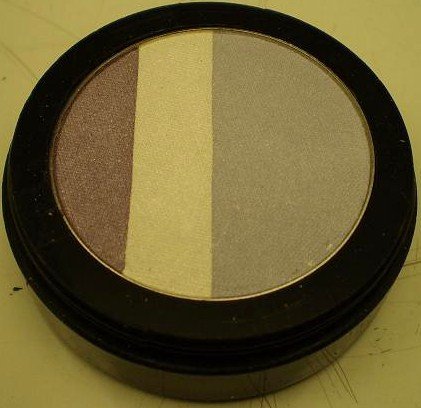 Daydew Matte Triple Split Eyeshadow (Shade: Nuntucket)