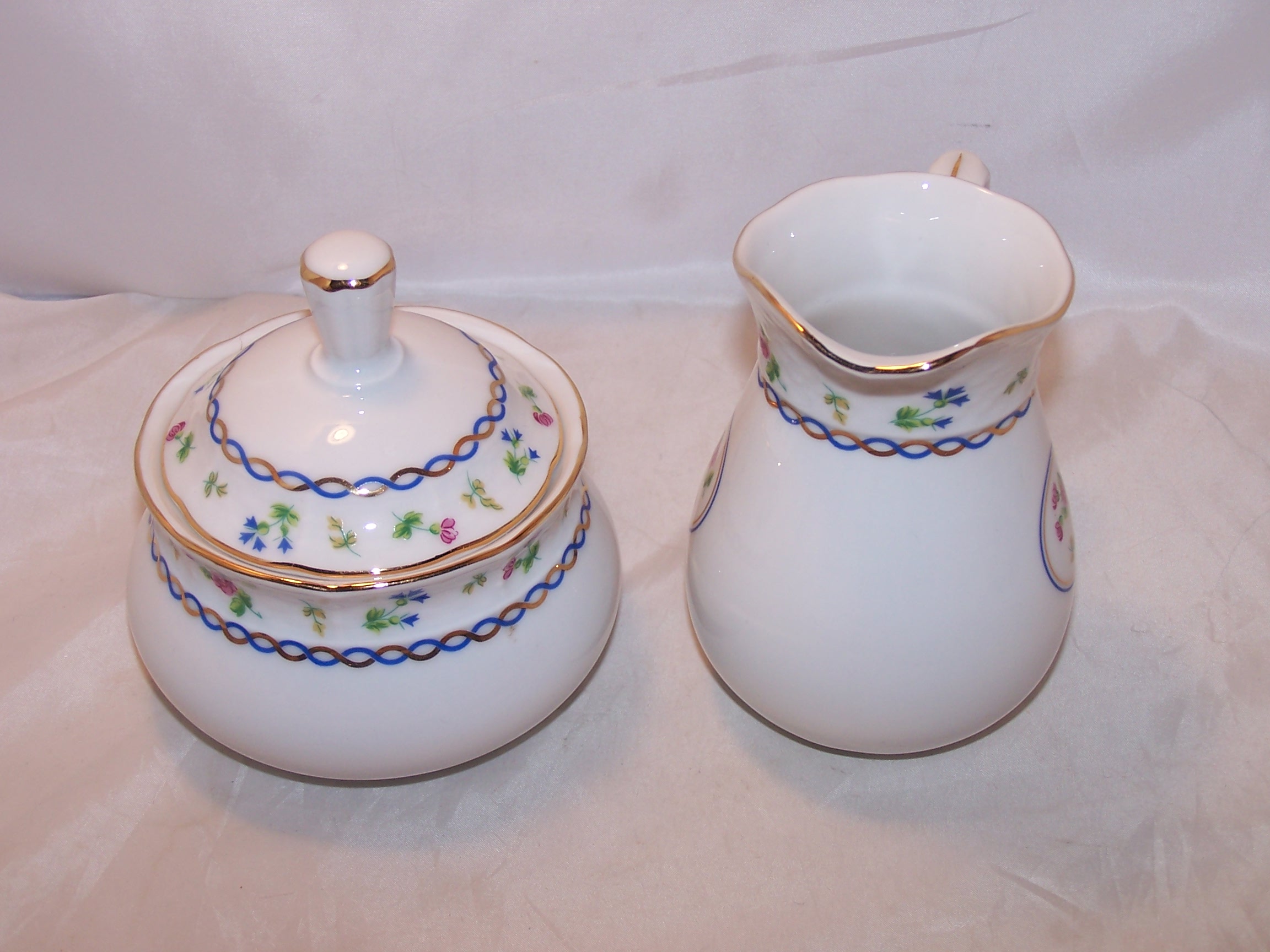 Image 3 of Baum Bros Thun Porcelain Creamer and Sugar, Czechoslovakia