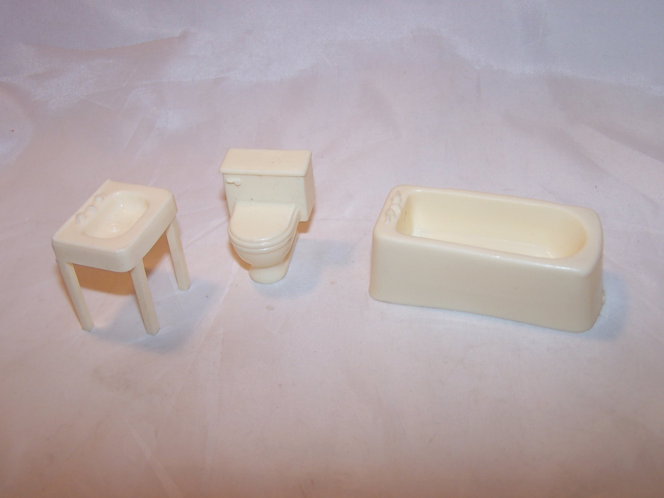 Dollhouse Bathroom Sink, Plastic, Vintage