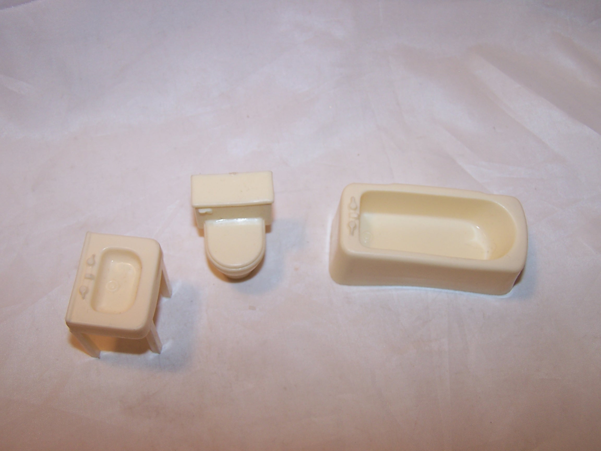 Image 1 of Dollhouse Bathroom Fixtures, Plastic, Vintage