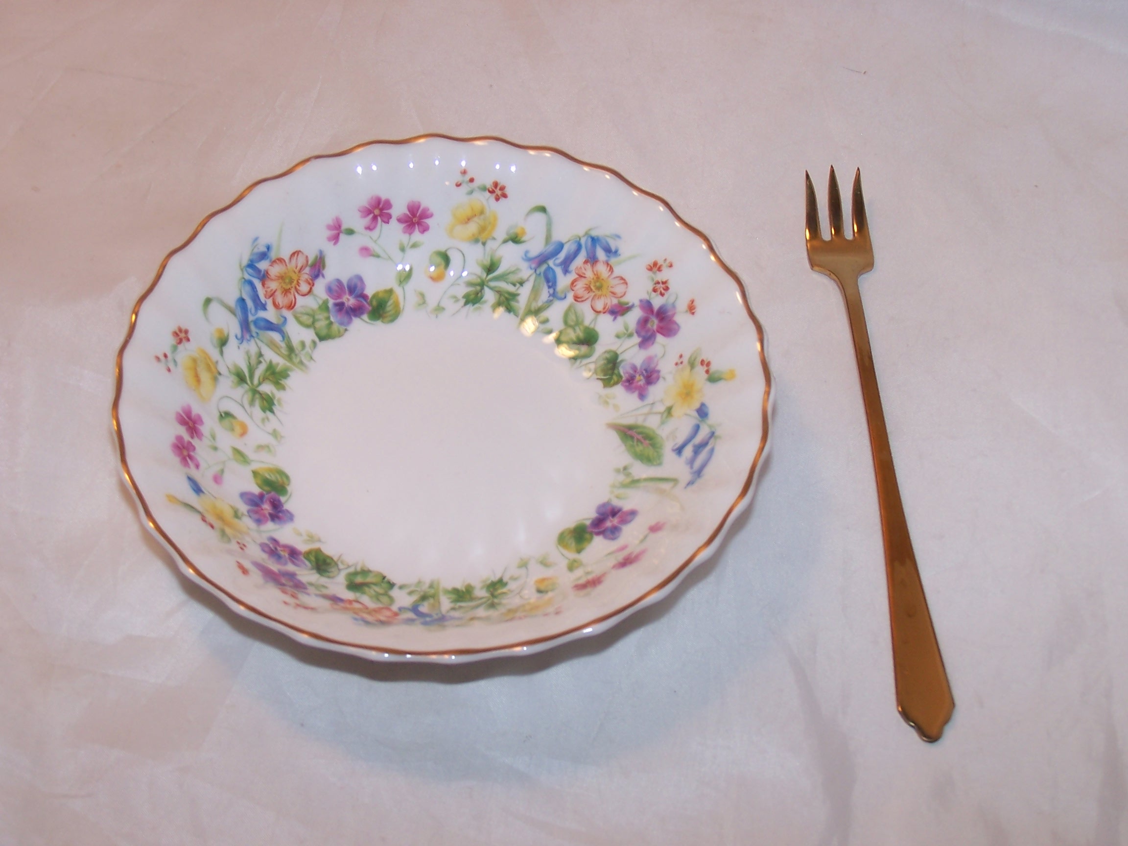 Royal Doulton Serving Bowl, Small, w Gold Fork, Easter Morn