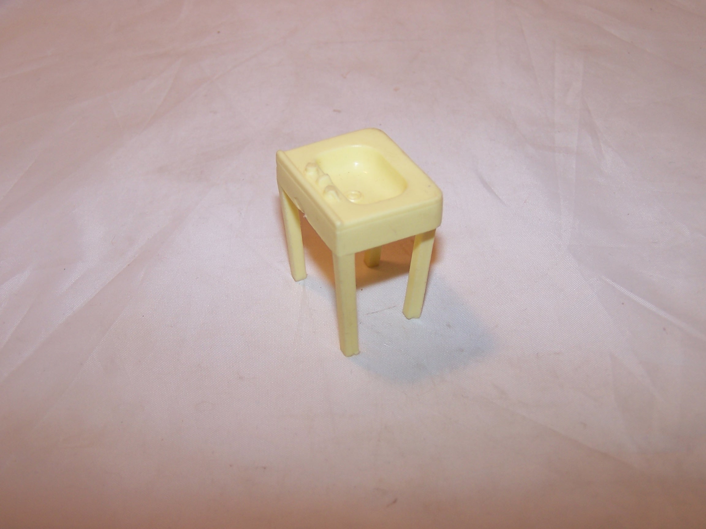 Image 2 of Dollhouse Bathroom Sink, Plastic, Vintage