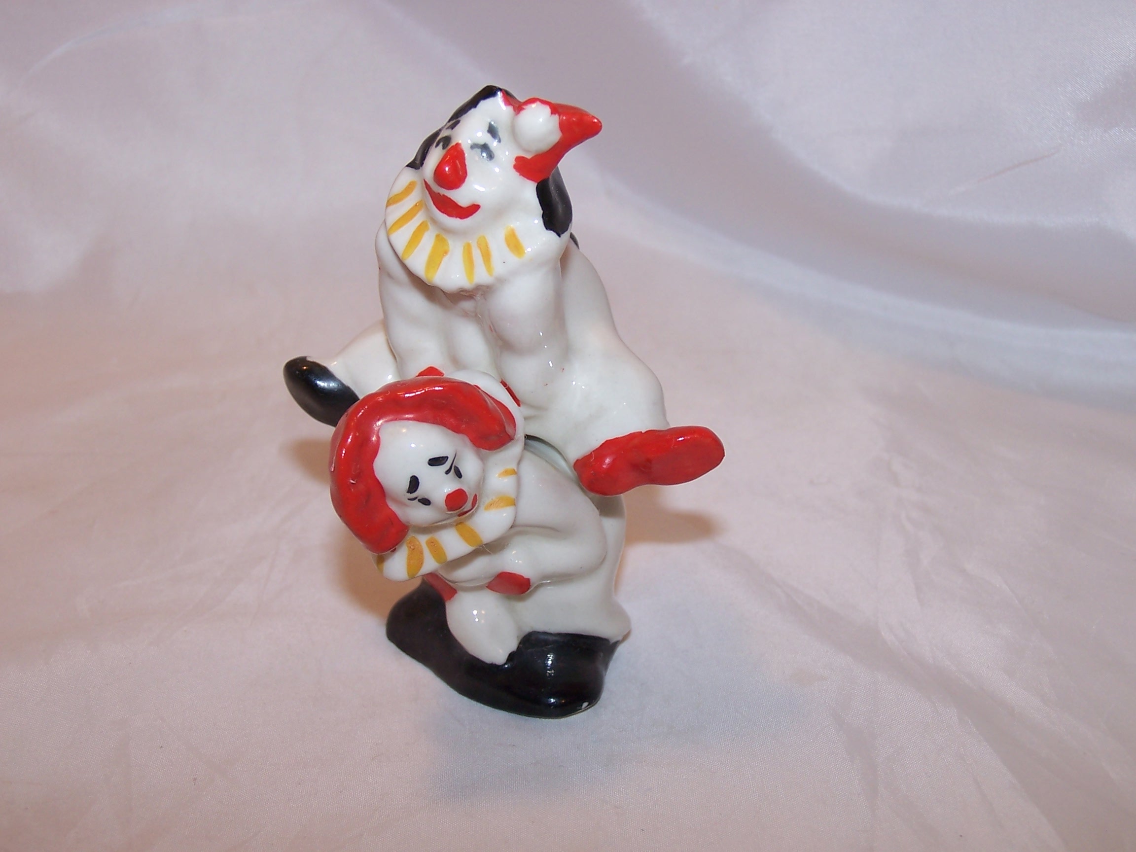 Salt and Pepper Shakers, Leapfrogging Clowns