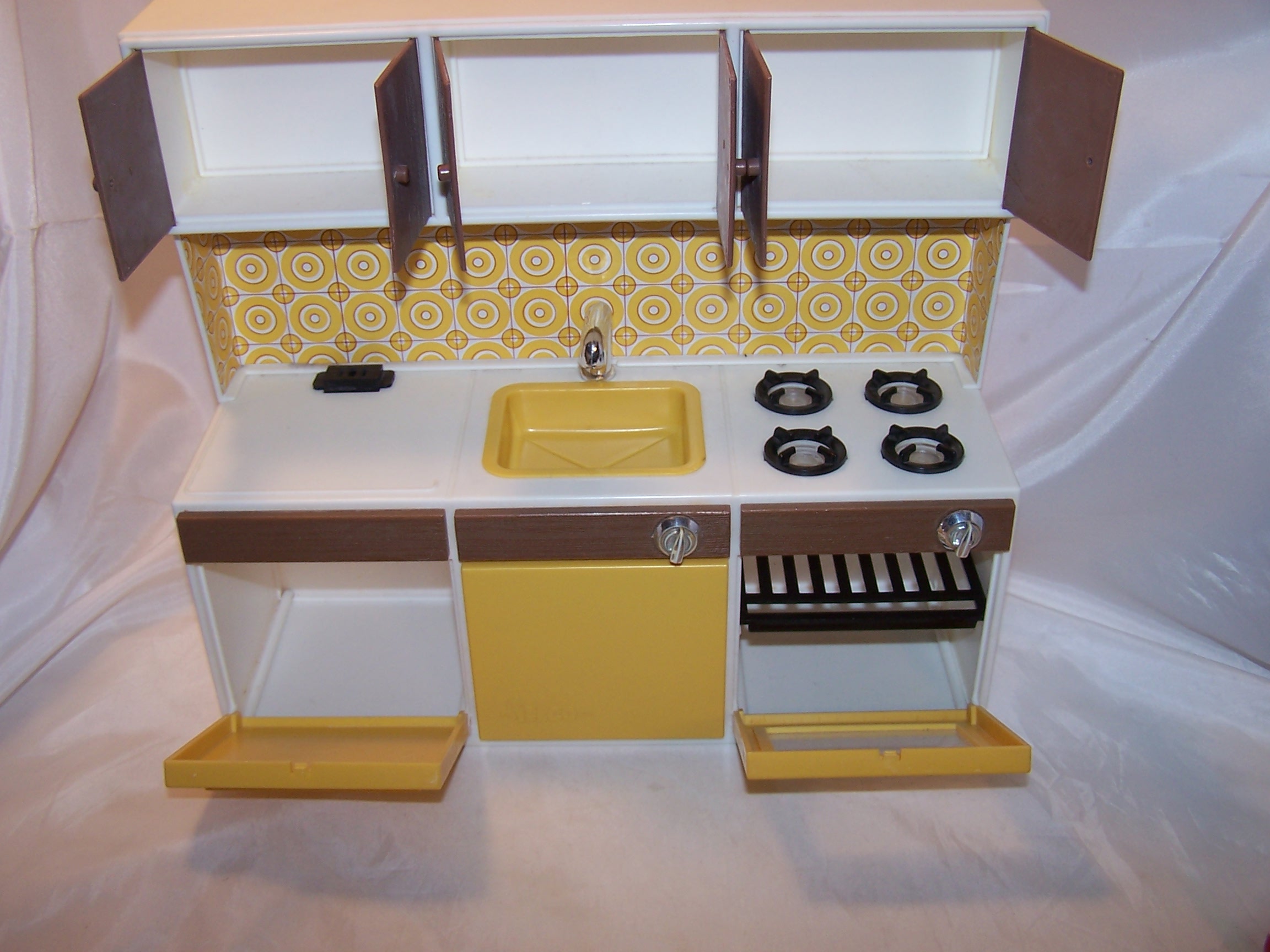 Illco Kitchen Set w Blender, Sized for Dolls, Vintage ...